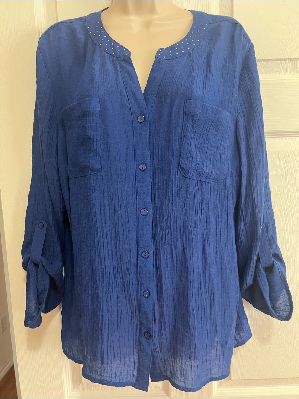 Notations Royal Blue Top w/beaded collar Plus Size XL V-neck 3/4 tabbed sleeves